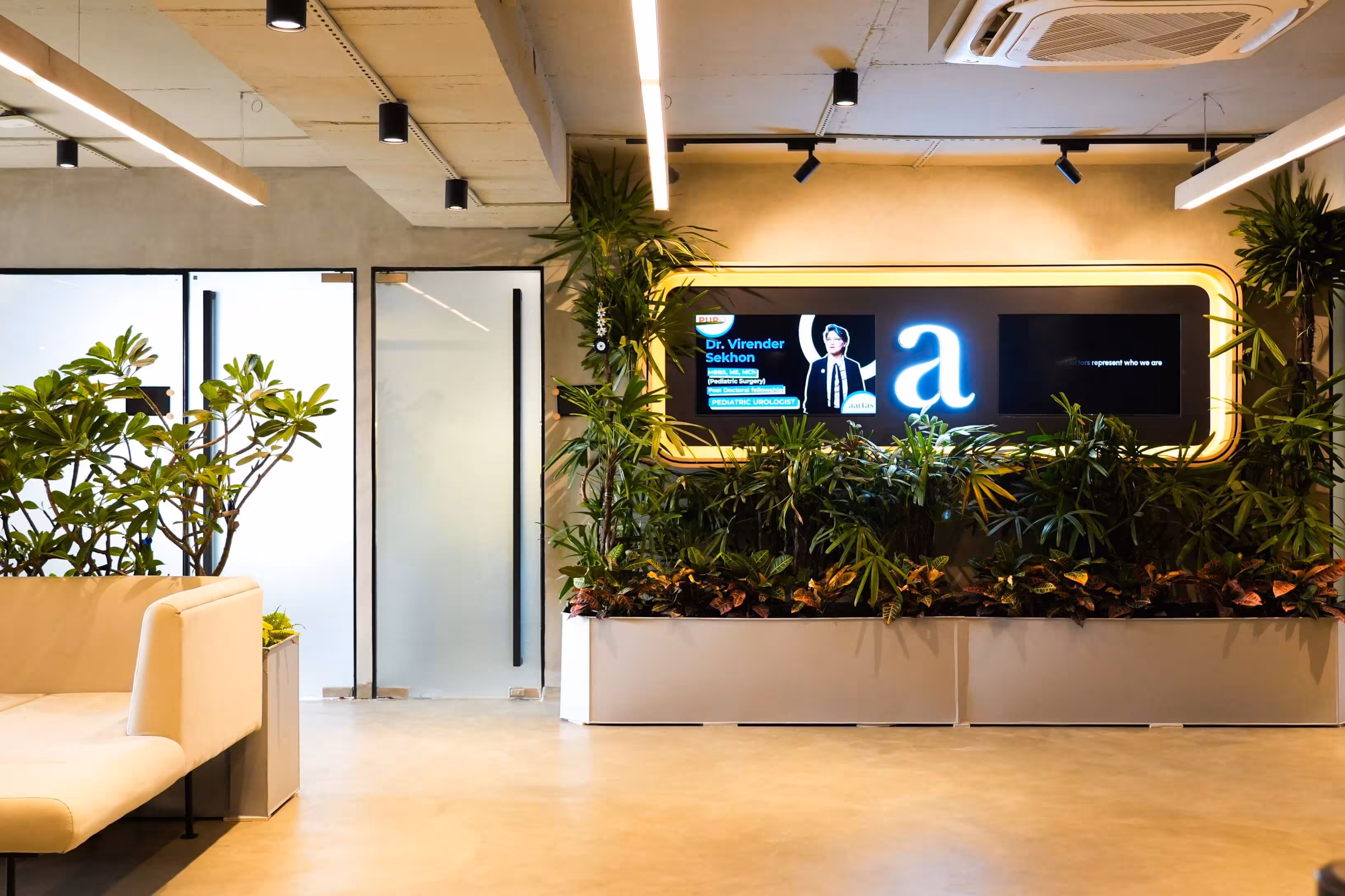 Front Desk — CliniShare Gurugram